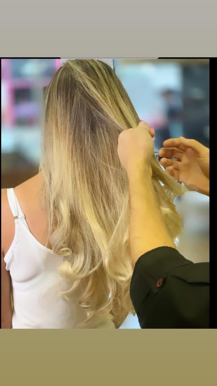 Corte e finalização em loiro iluminado