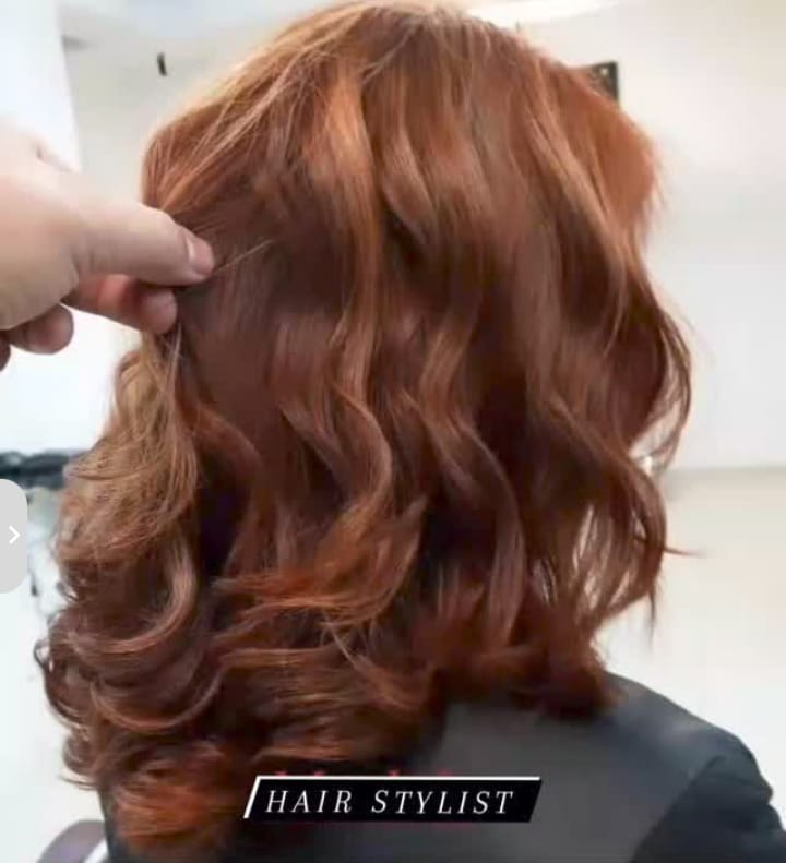 Ruivo com ondas volumosas